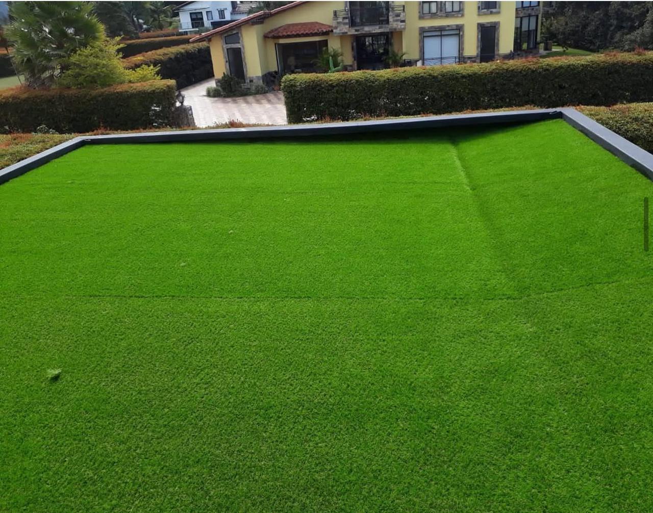 Instalación de piso en caucho para gimnasio.